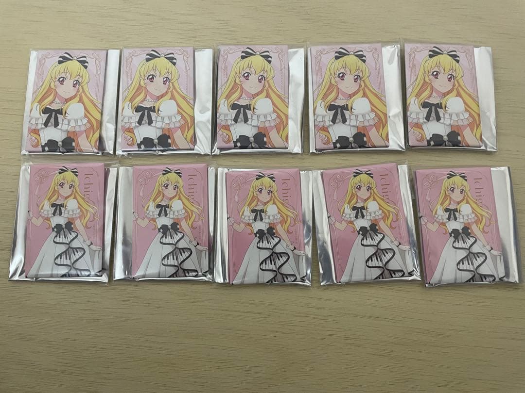 オケカツ 缶バッジ いちご アップ 引き