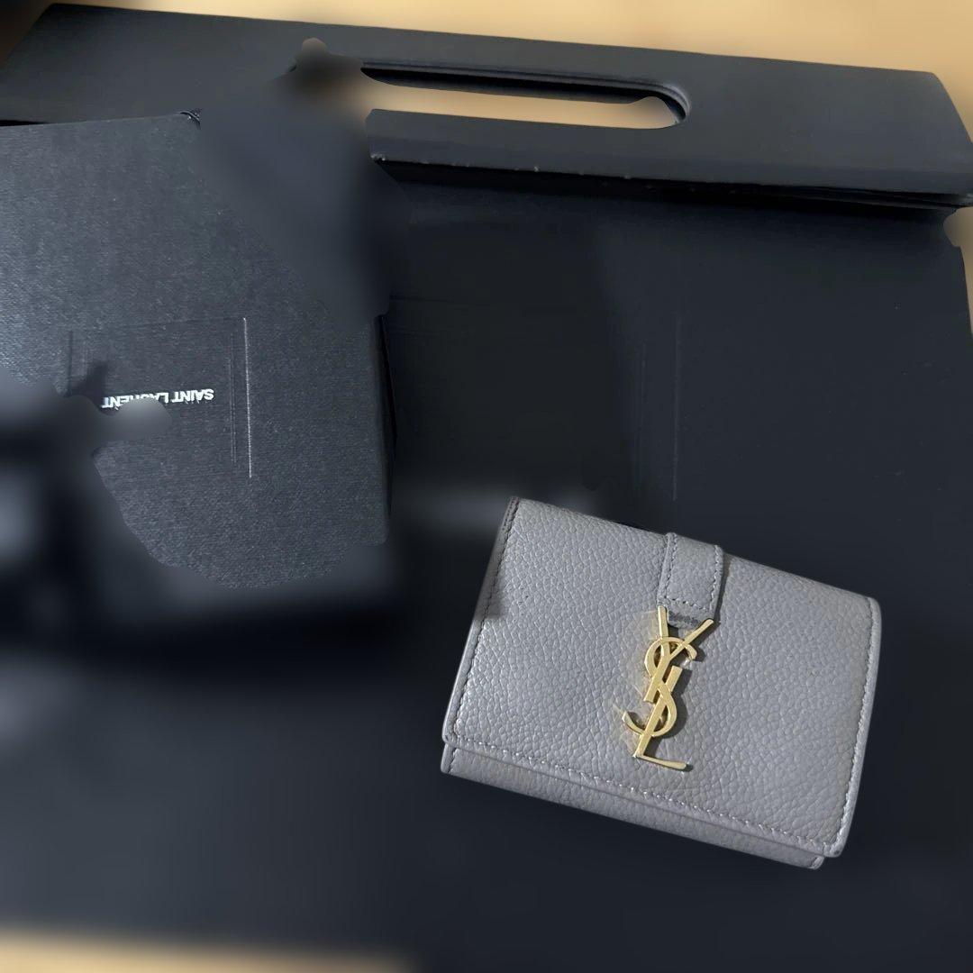 ゆうこりん YSL グレー 三つ折り財布
