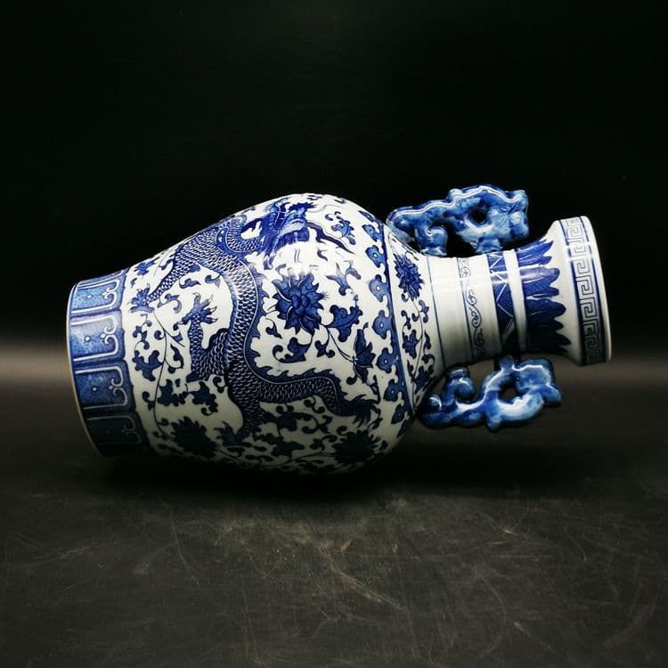 サバ龍花瓶です 景徳鎮 陶磁器 装飾品 現代工芸品美術品 置物