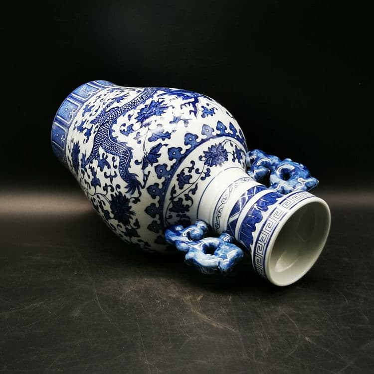 サバ龍花瓶です 景徳鎮 陶磁器 装飾品 現代工芸品美術品 置物