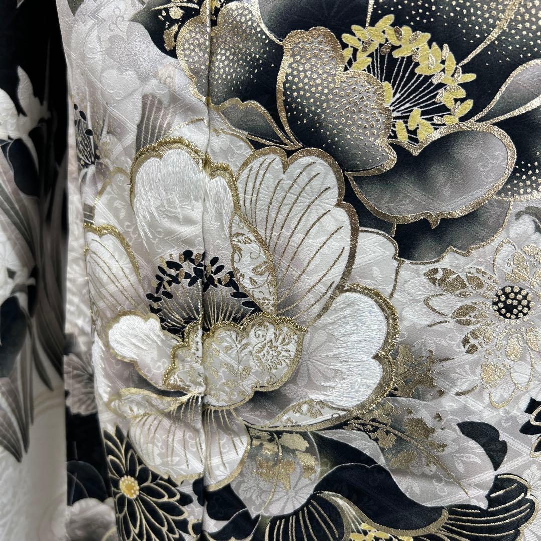 白地に黒　シックな椿や小花の振袖フルセット