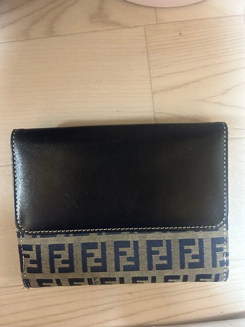 R*様 FENDI 二つ折り財布 FFロゴ