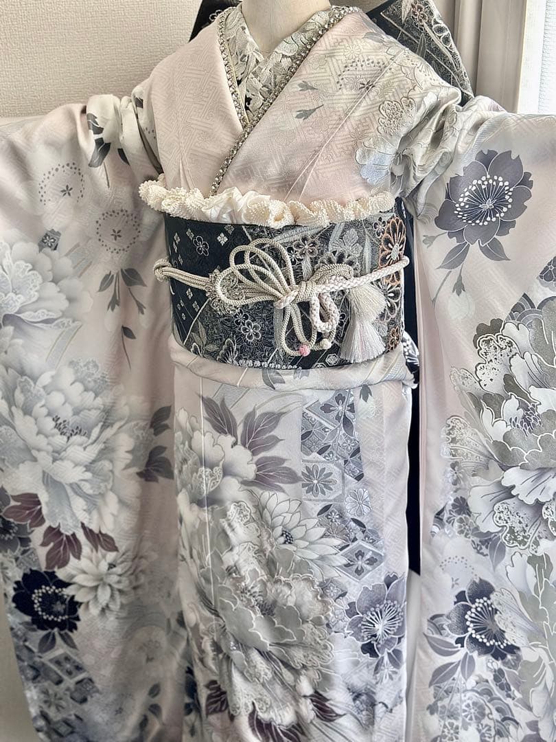 高級振袖 淡いピンクとグレーの花柄　フルセット