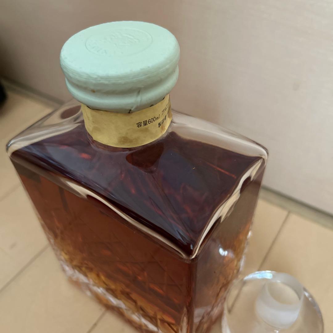 古酒　サントリー　ウイスキー インペリアル 未開封　クリスタルグラスの替え栓付き