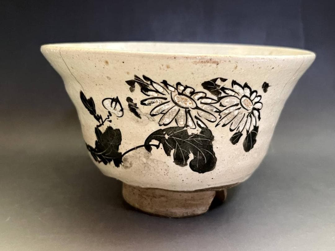 茶碗■犬山焼 白釉粉引き 秋桜絵（江戸期）お茶道具 仕覆、桐箱付 時代物 骨董■