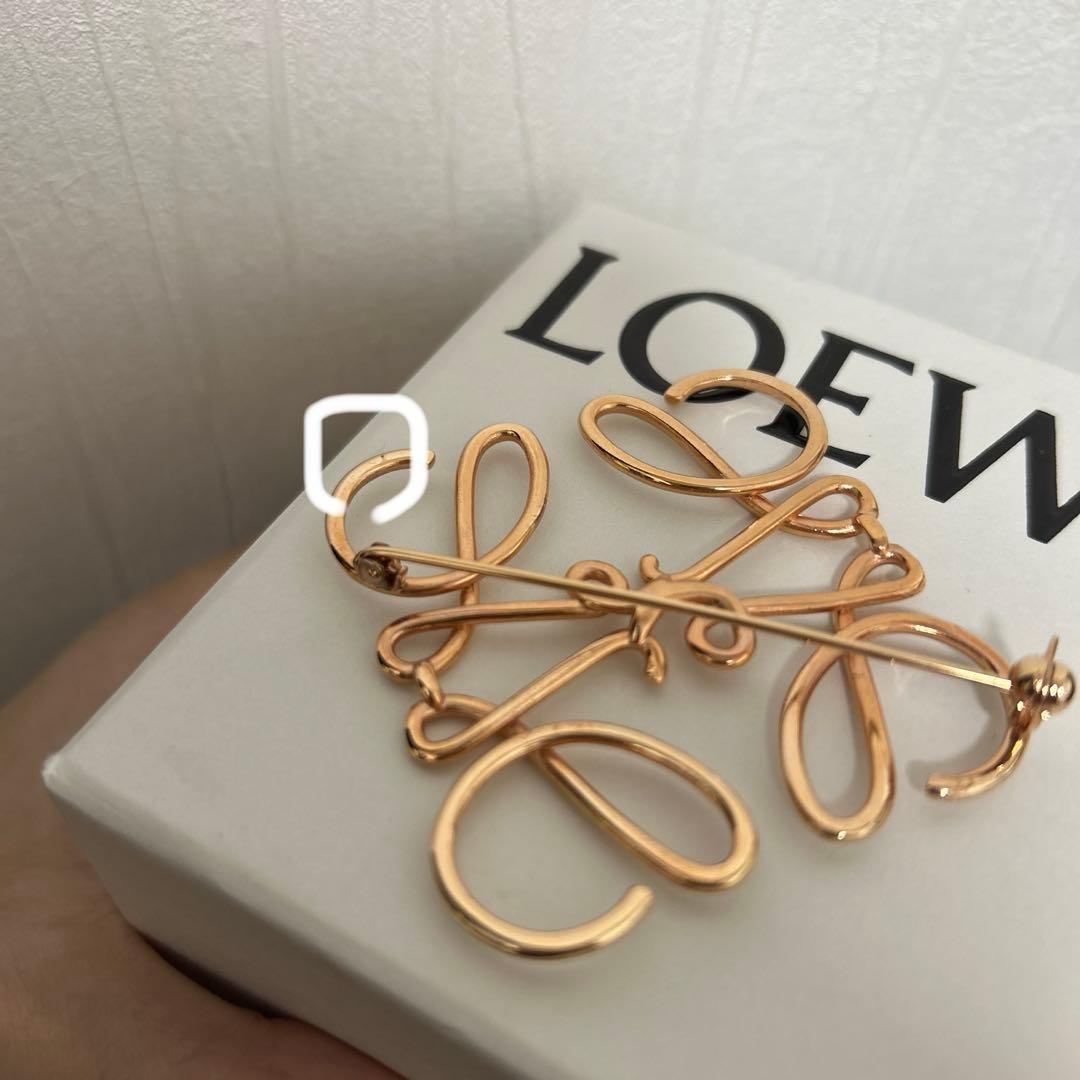 LOEWE アナグラム ブローチ　箱付き