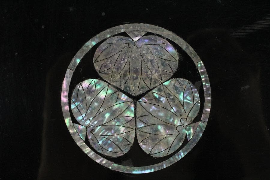 螺鈿 三つ葉葵 徳川紋 鍔 箱(K-LC769)