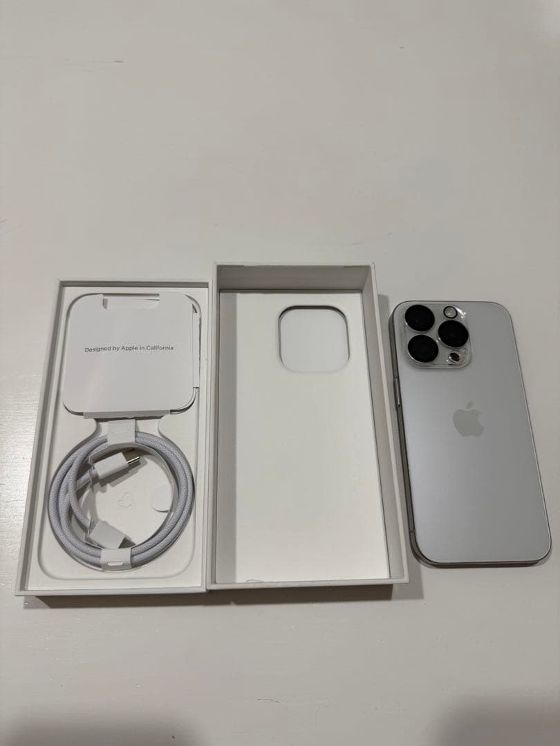 iPhone 15 Pro 256GB ホワイトチタニウム（SIMフリー）