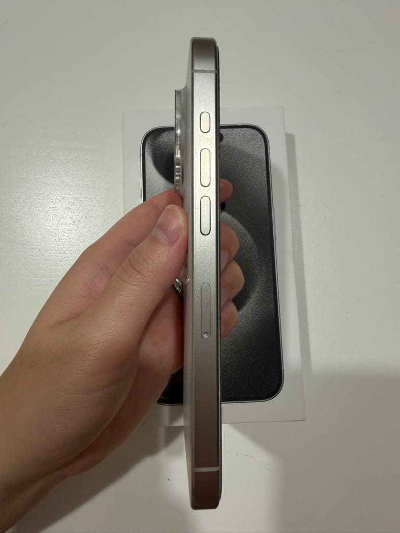 iPhone 15 Pro 256GB ホワイトチタニウム（SIMフリー）