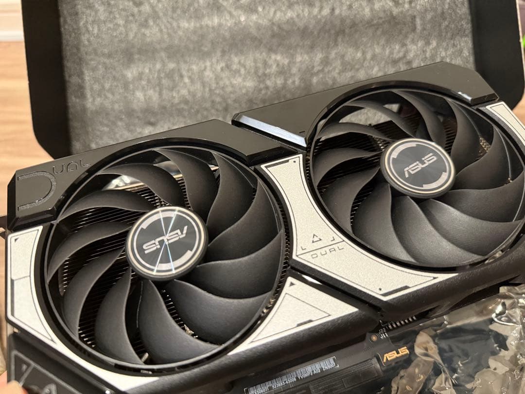 【美品】ASUS Dual GeForce RTX 5060 Ti 8GB