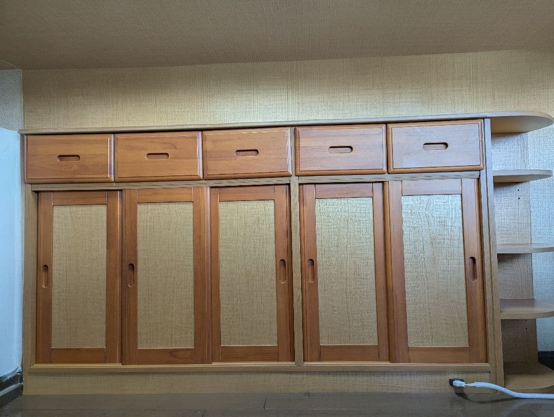 カウンター下引き戸キャビネット