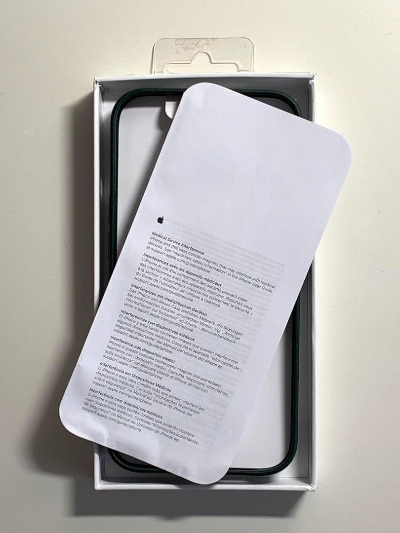 【新品】純正 iPhone 13 Pro レザーケース・セコイアグリーン①