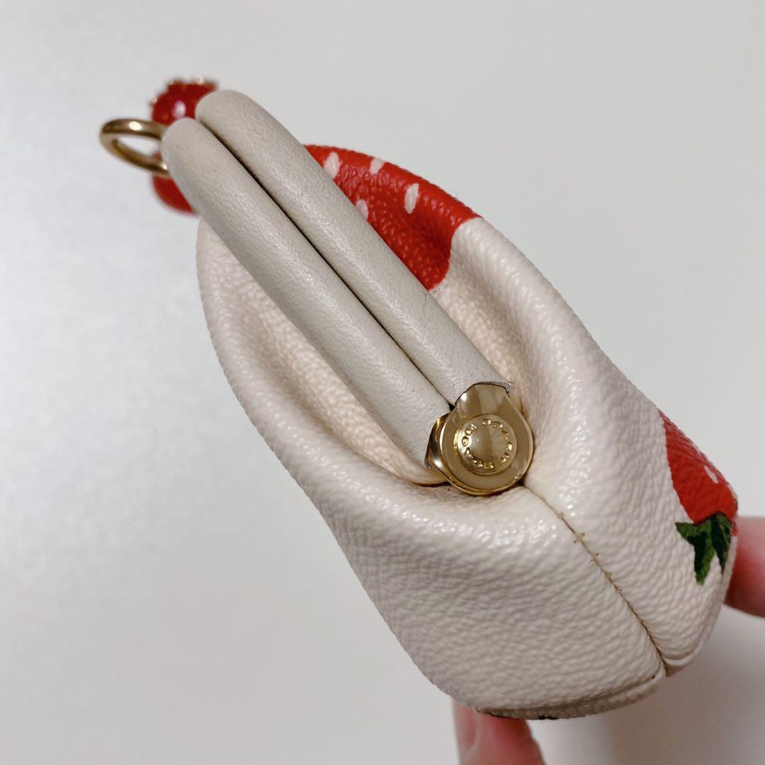 【新品未使用】COACHコーチ★財布★がま口★ノラキスロックケース★いちご