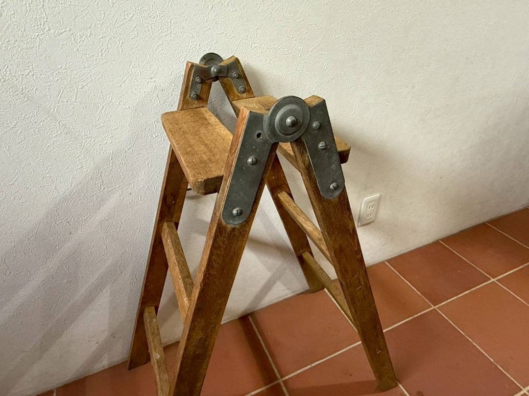 1092 ビンテージ　古い木のステップラダー　脚立　梯子　飾り棚　古家具　レトロ