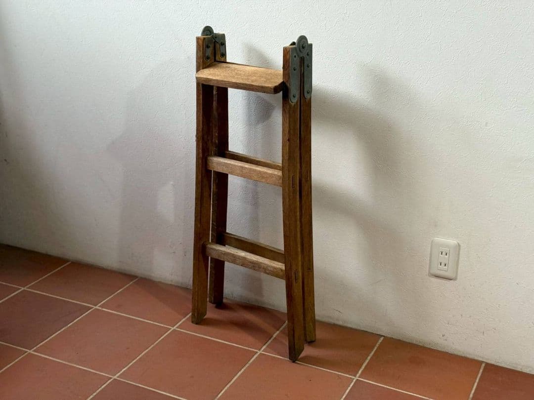 1092 ビンテージ　古い木のステップラダー　脚立　梯子　飾り棚　古家具　レトロ
