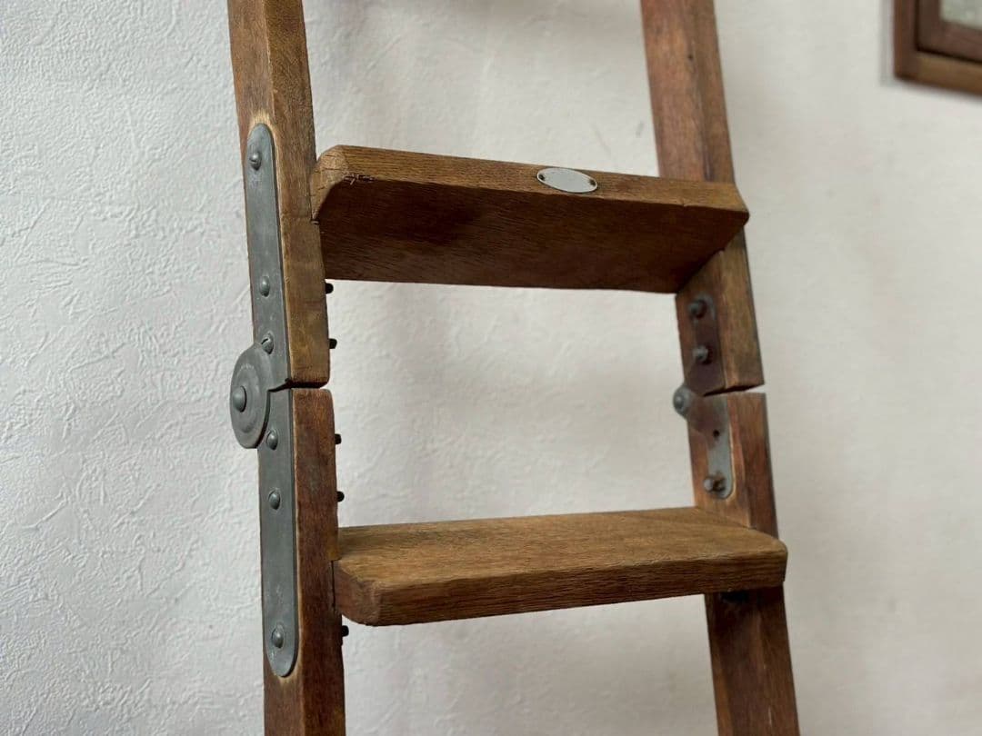 1092 ビンテージ　古い木のステップラダー　脚立　梯子　飾り棚　古家具　レトロ