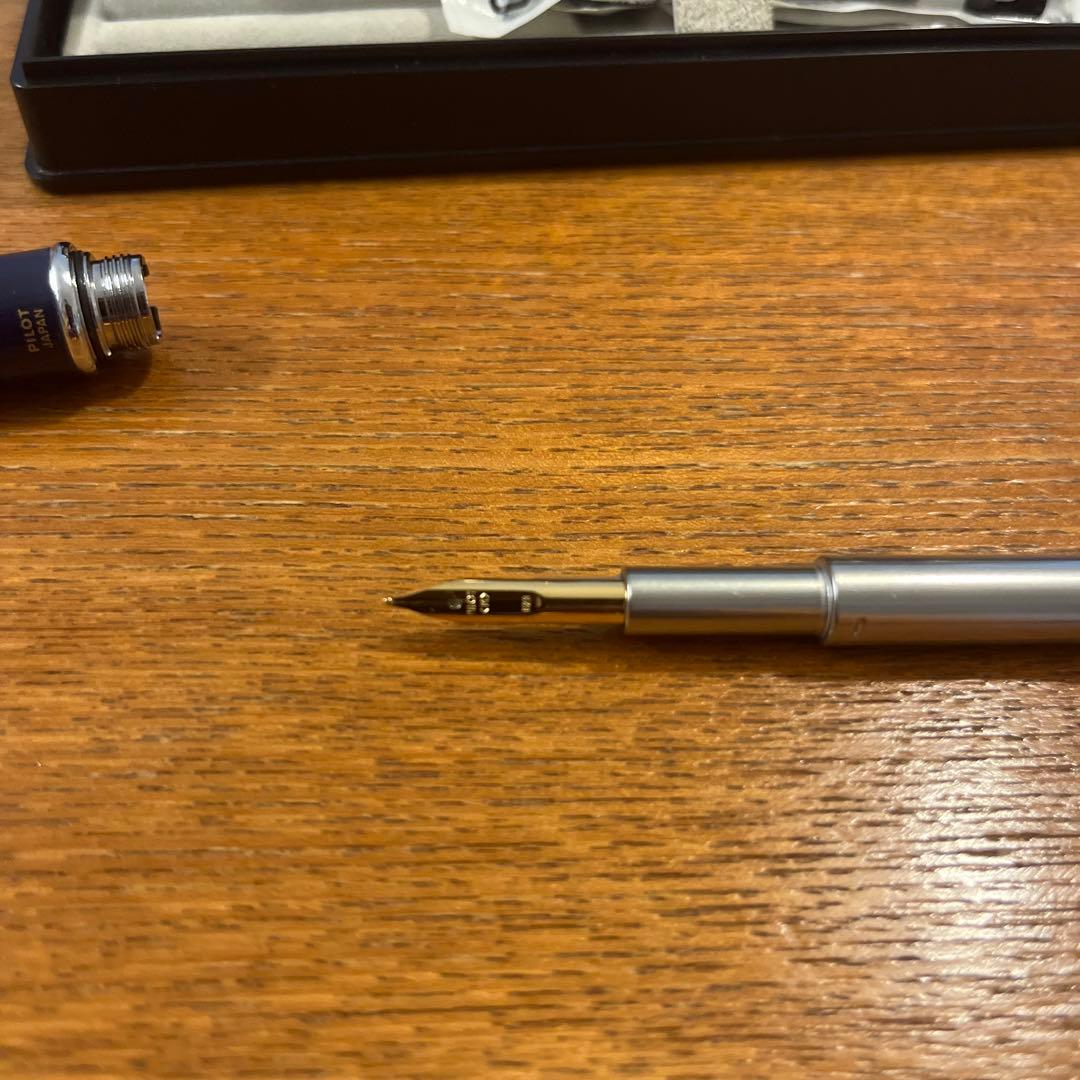 PILOT キャップレス 万年筆 ブラック