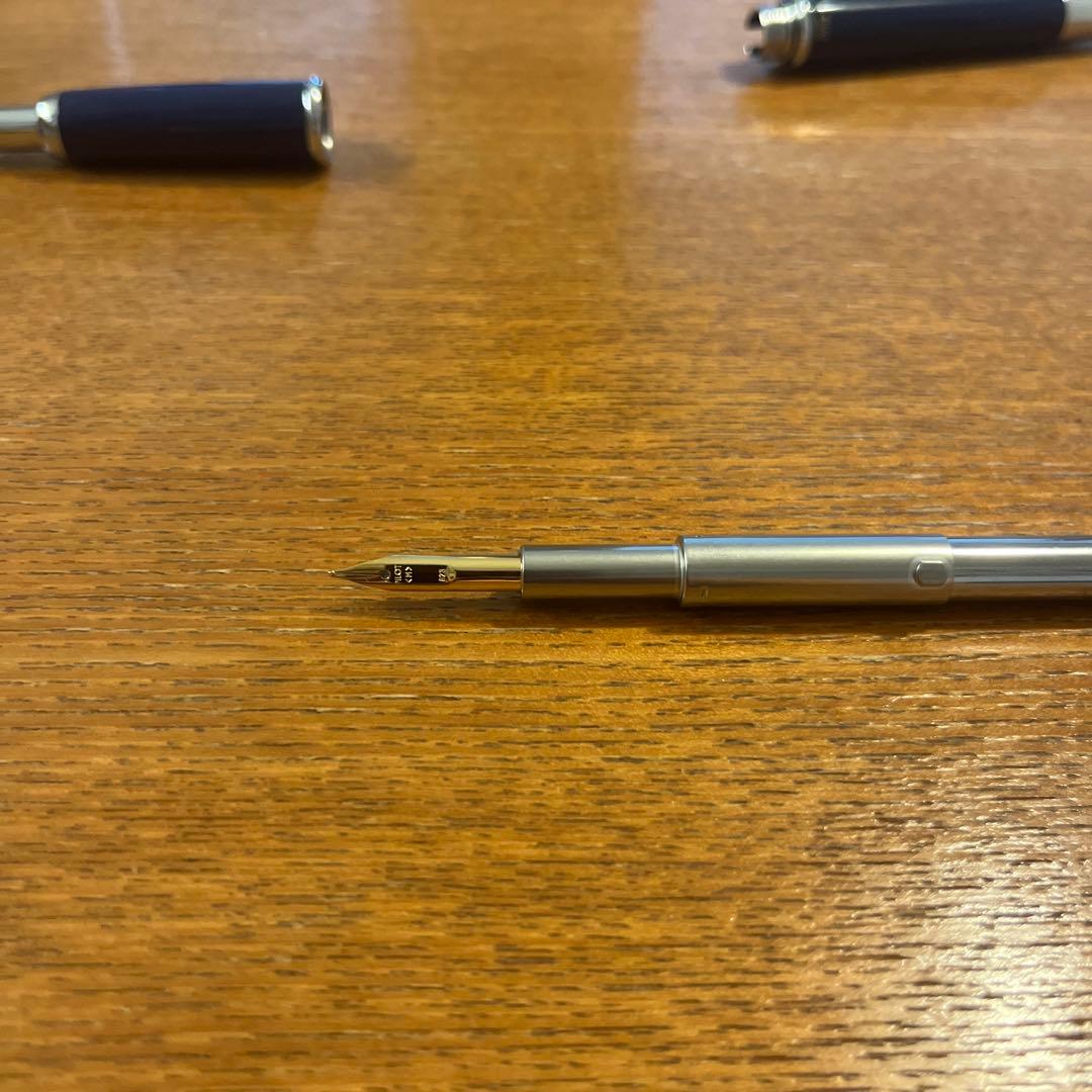 PILOT キャップレス 万年筆 ブラック