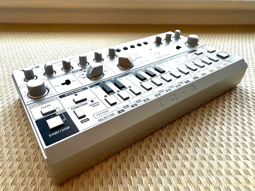 Behringer TD-3 アナログベースラインシンセサイザー