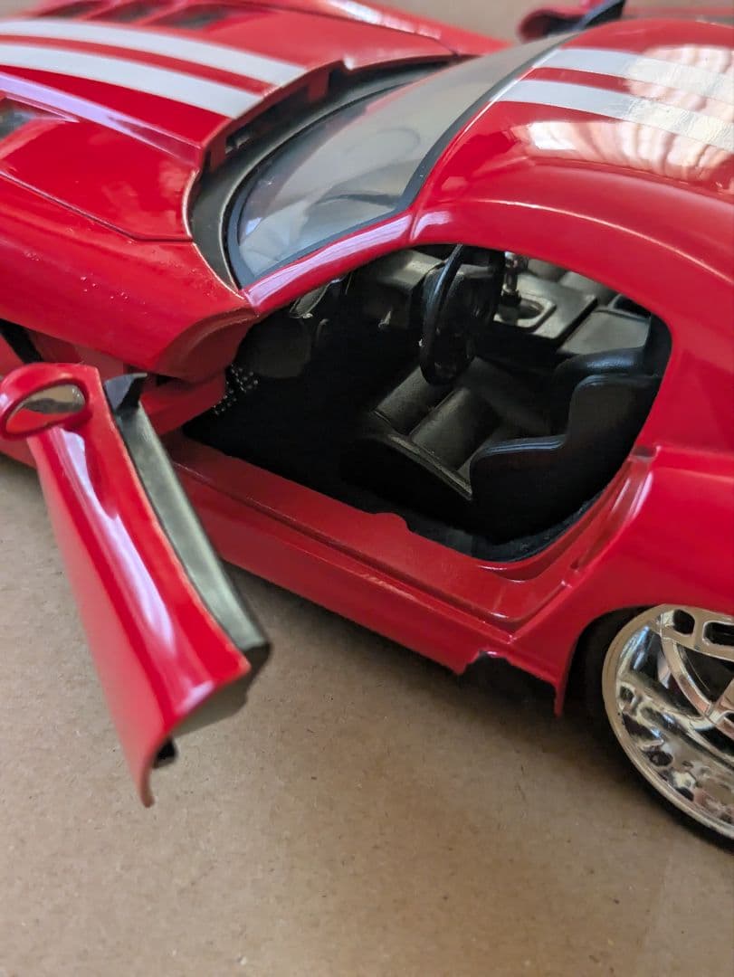 ジャダトイズ　ダッジ・バイパーSRT10　ダイキャストモデルカー　1/24