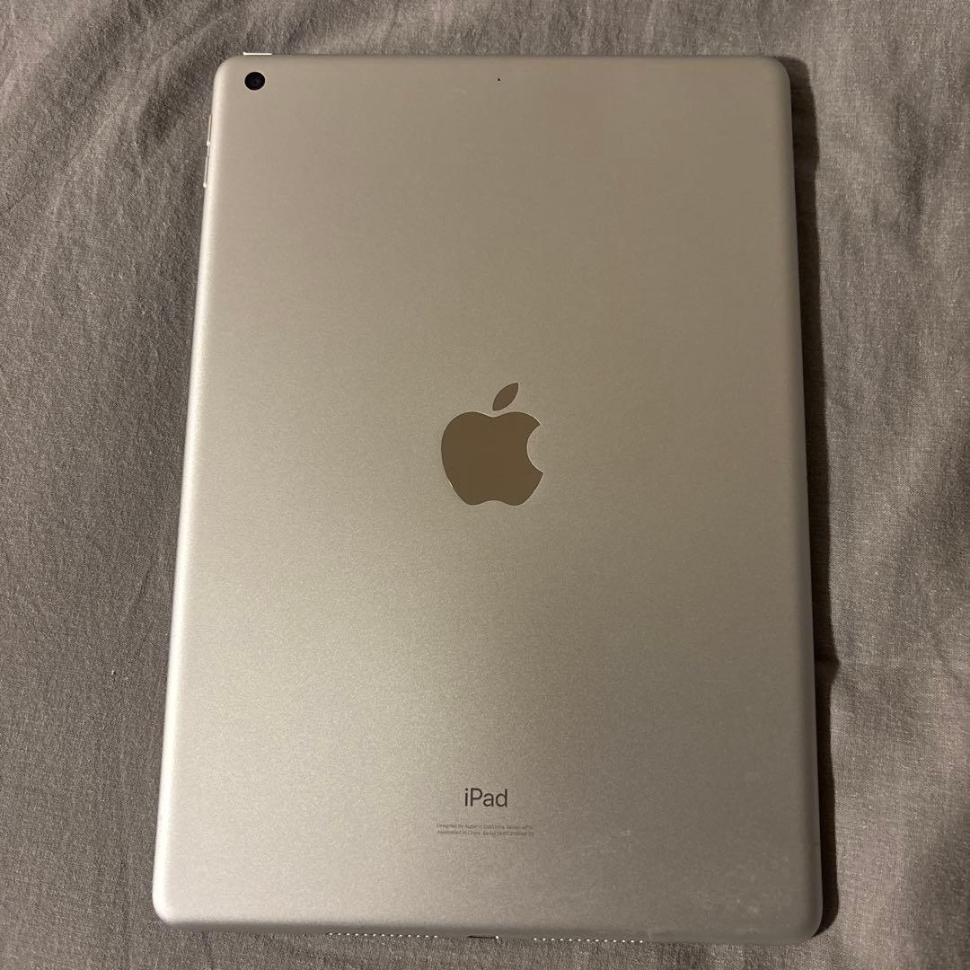 Apple iPad 第七世代　シルバー