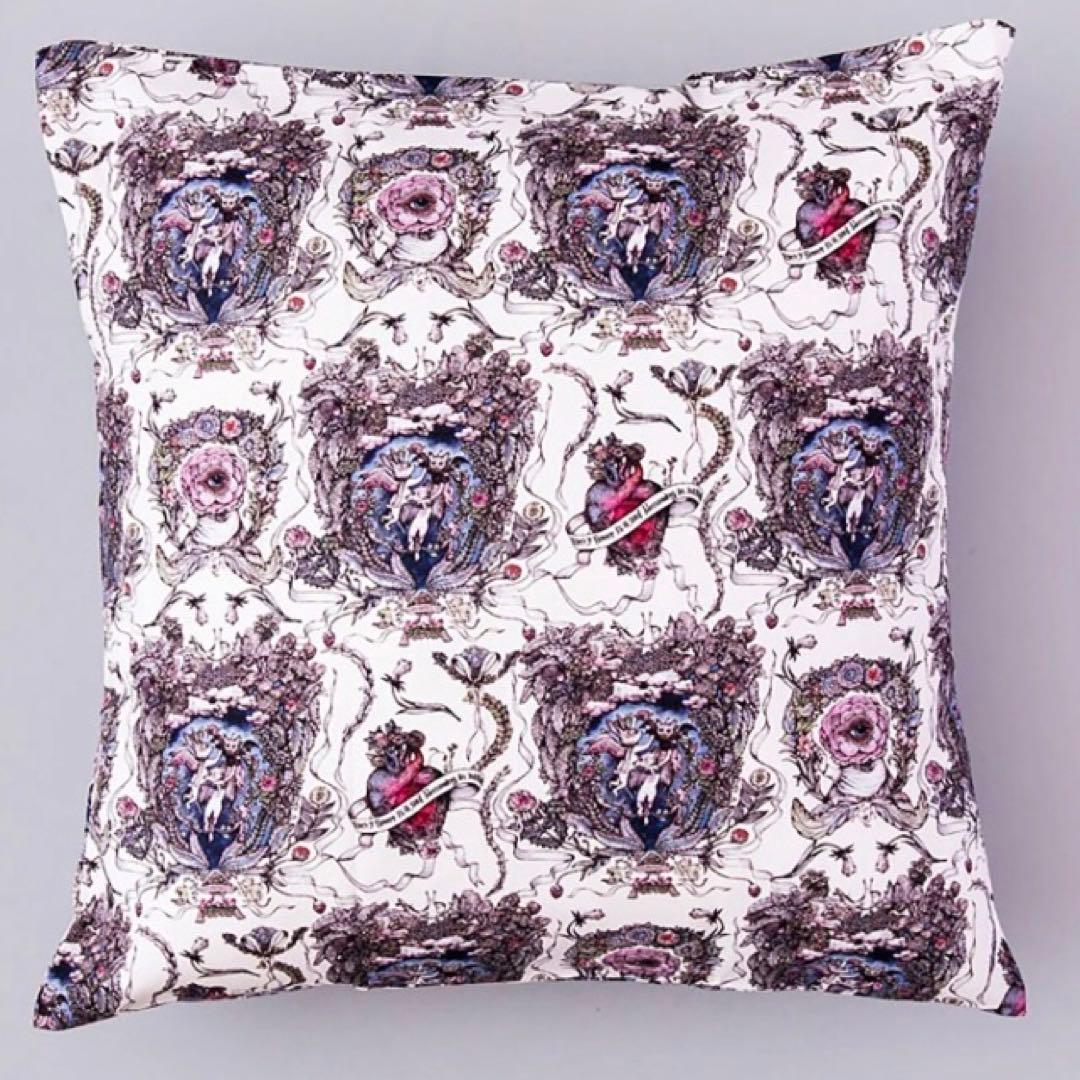 ヒグチユウコ　クッションカバー　獣の宴