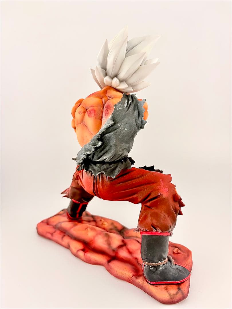 ドラゴンボール フィギュア 超サイヤ人孫悟空 リペイント 台座付き