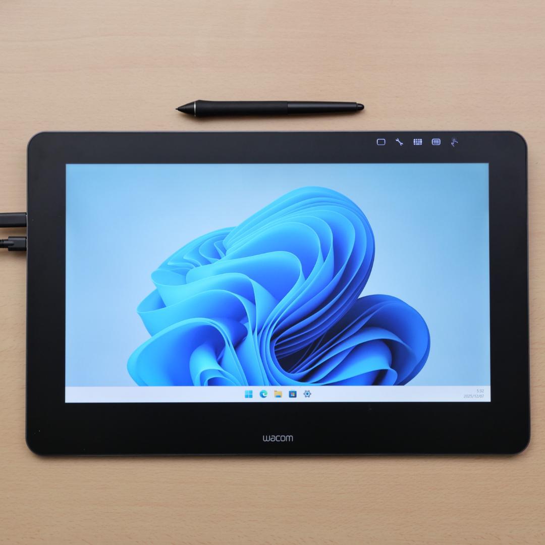 液タブ・ペンタブ Wacom Cintiq Pro 16 DTH-1620/AK0