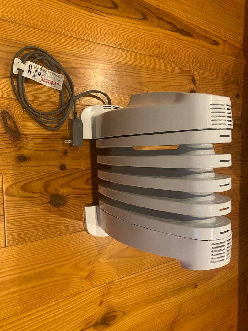 De'Longhi ミニオイルヒーター NJ0505E