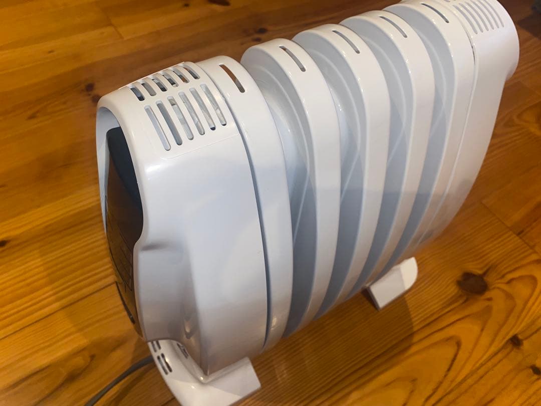 De'Longhi ミニオイルヒーター NJ0505E