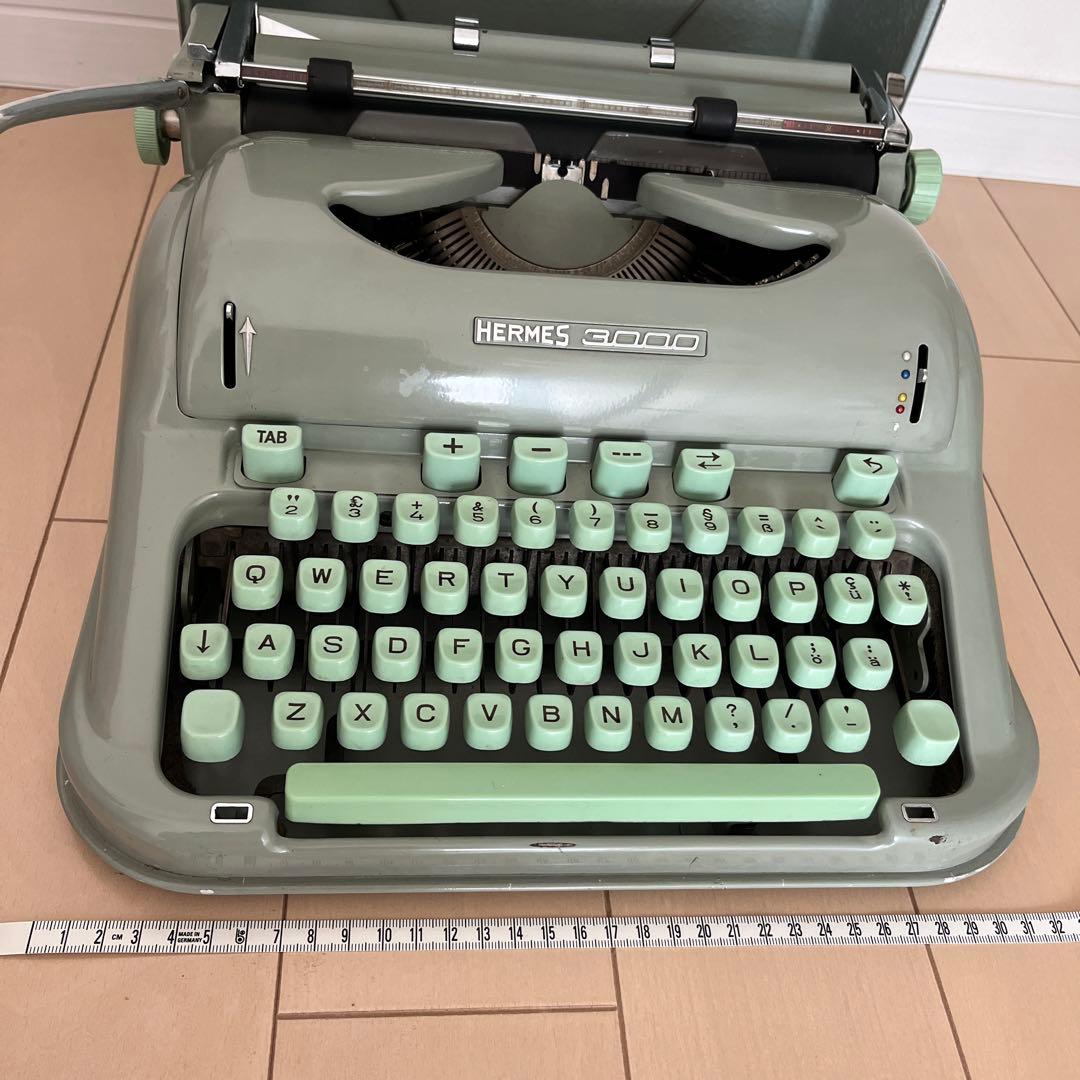希少 タイプライター HERMES 3000 ウムラウト ドイツ スウェーデン語