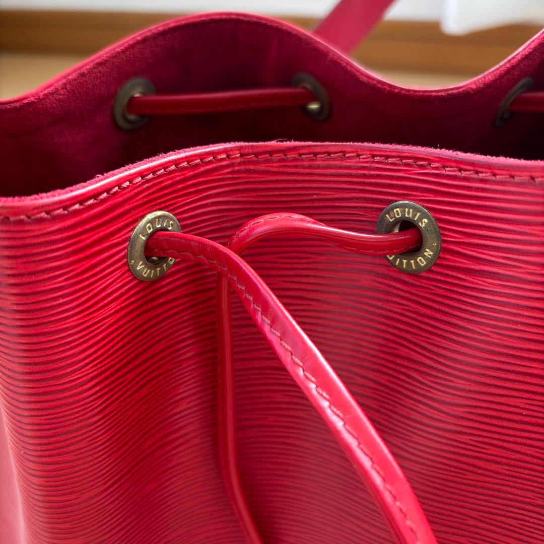Louis Vuitton エピレザー レッドショルダーバッグ