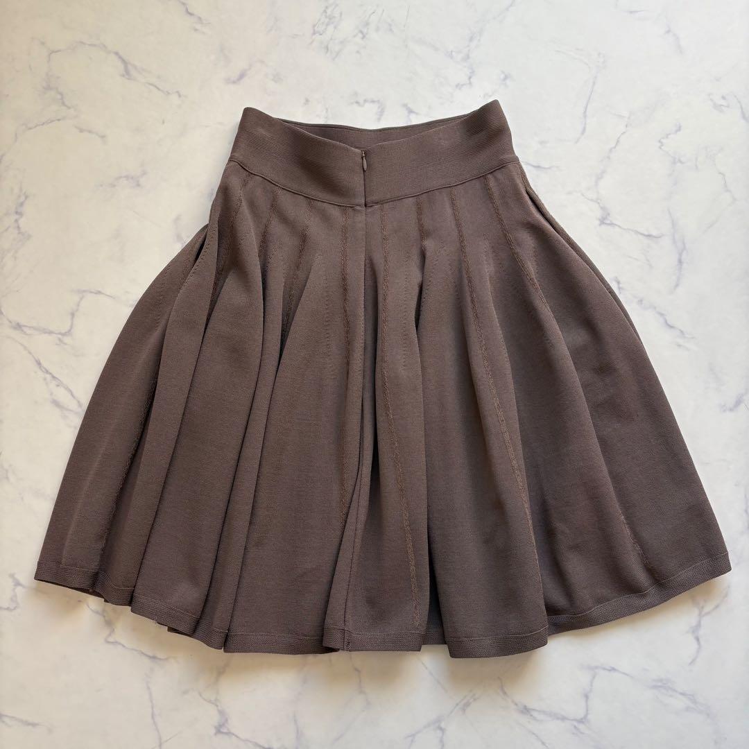 新品 FOXEY ニット地 フレアスカート 38 ロゴプレート付