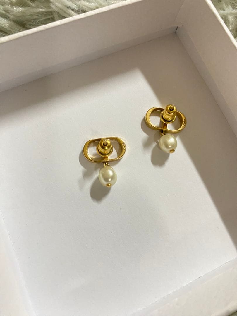 Dior ゴールドパールピアス