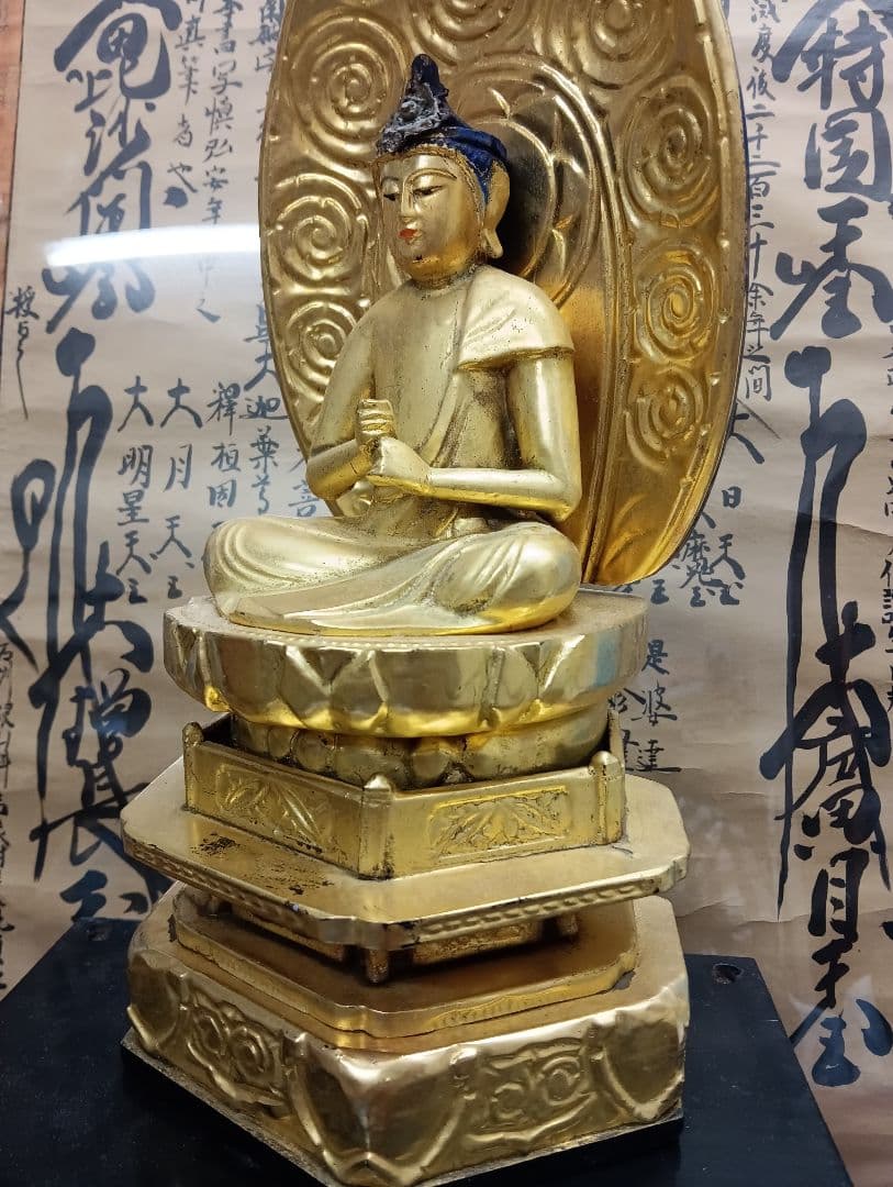 大日如来明治大正時代頃木製金箔塗座像高さ４３センチ（台座含む）台座虫喰い有り品