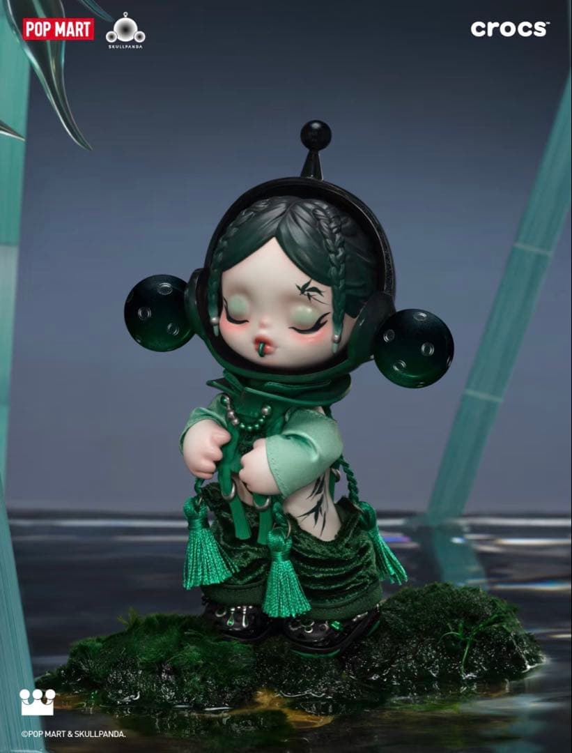 SKULLPANDA × CROCS OOTDフィギュア