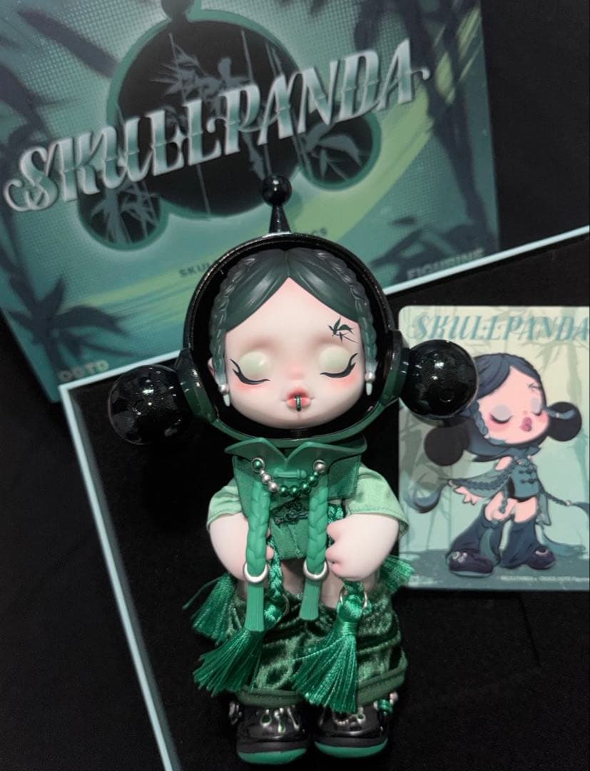 SKULLPANDA × CROCS OOTDフィギュア