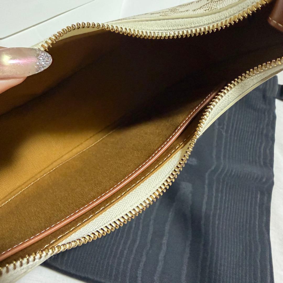 CELINE トリオンフキャンバス AVA（アヴァ）バッグ