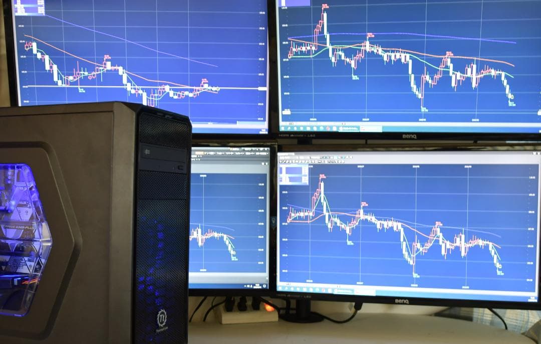 デイトレPC ＋ ２２ワイドモニター４台 ＋ アーム