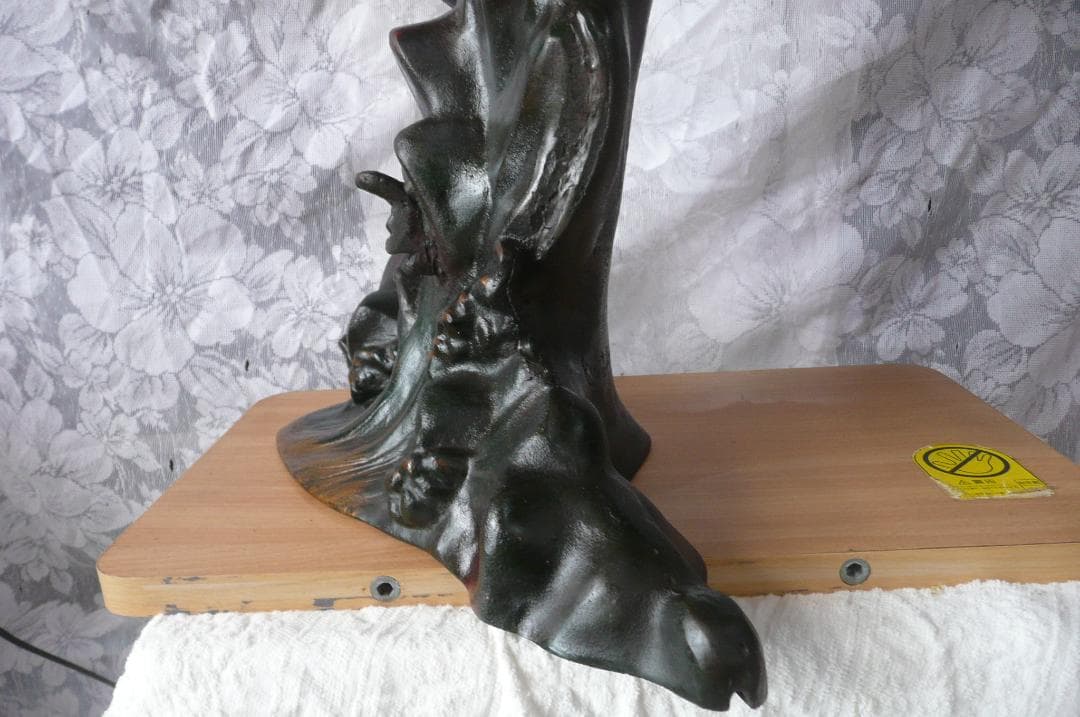 金属製、鷹鳥の置物