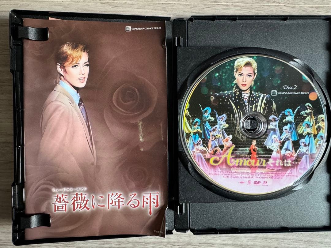 宝塚大劇場 宙組公演 薔薇に降る雨/Amour それは…〈2枚組〉