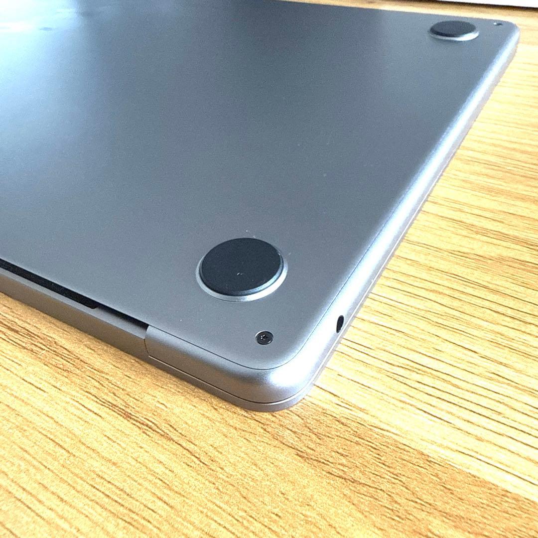 美品【MacBook Air 13.6インチ M2】