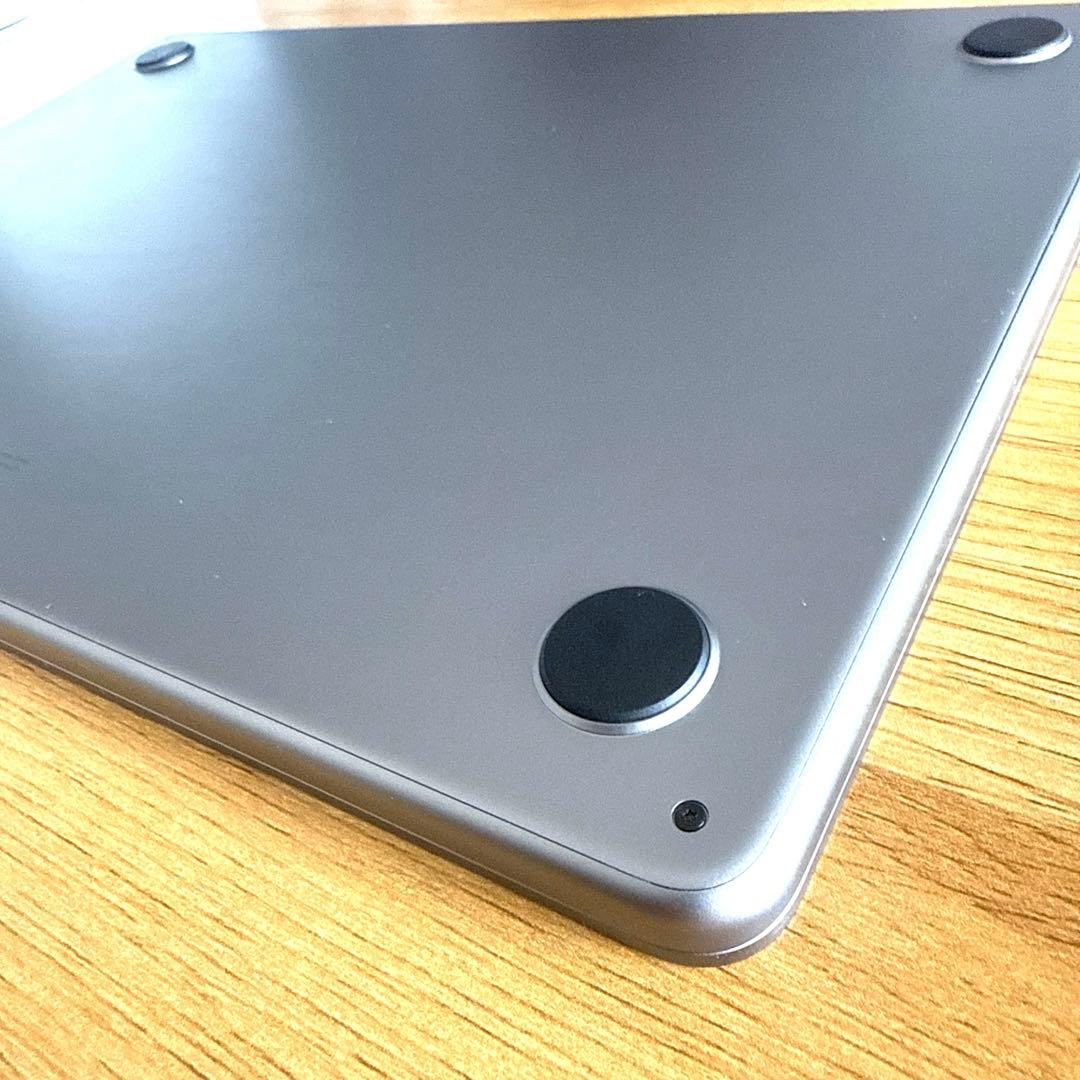 美品【MacBook Air 13.6インチ M2】