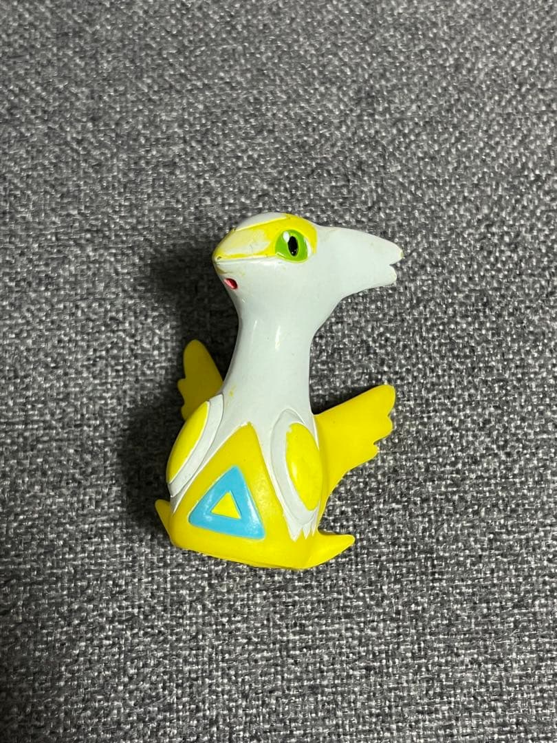 ラティアス　色違い　ポケモンキッズ