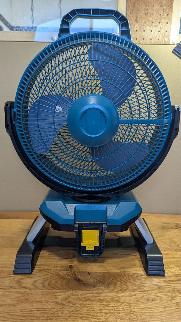 Makita マキタ 充電式産業扇 CF301D