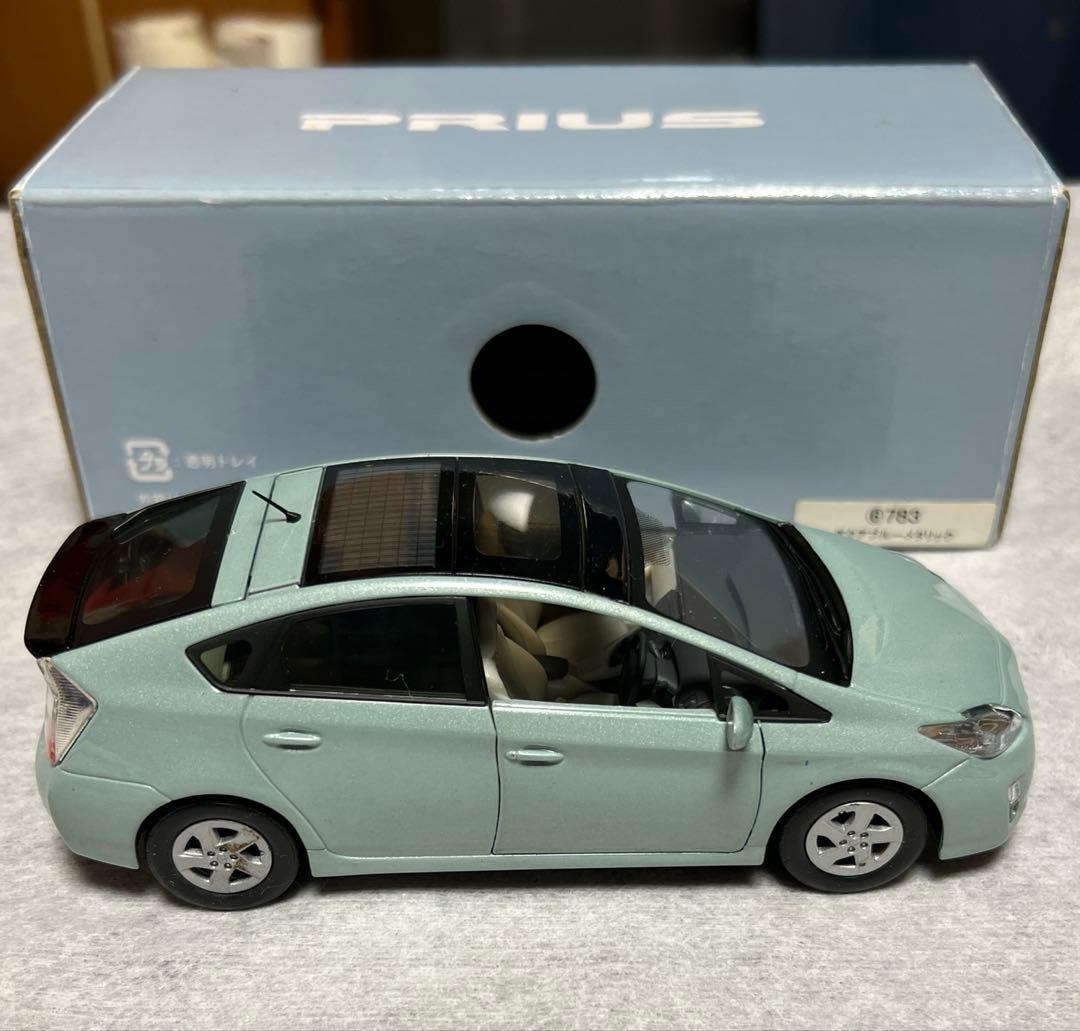 トヨタ　プリウス　カラーサンプル　アクアブルー