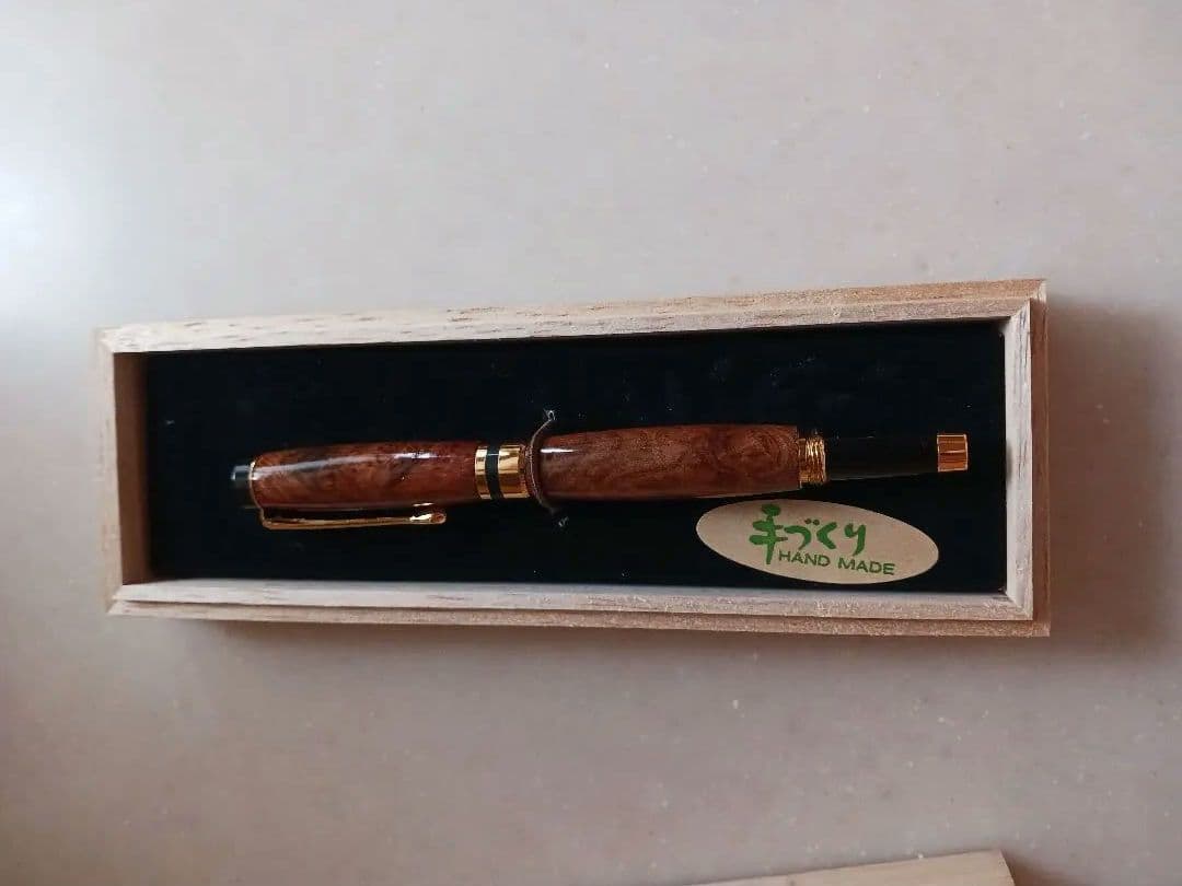 ブラウン木製万年筆 金メッキ装飾