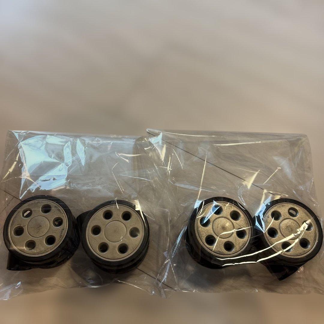 リモワ　RIMOWA 純正キャスター　ゴールド