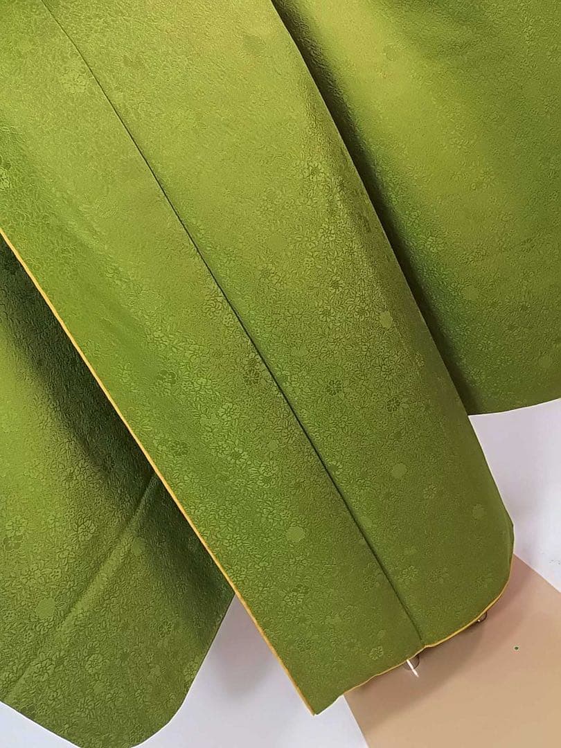 振袖　色無地　やまと誂え　紋意匠　花柄地紋　ガード加工済み　シャトルーズグリーン