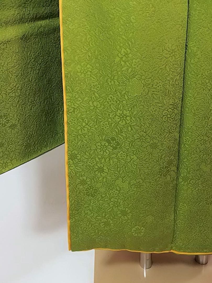 振袖　色無地　やまと誂え　紋意匠　花柄地紋　ガード加工済み　シャトルーズグリーン